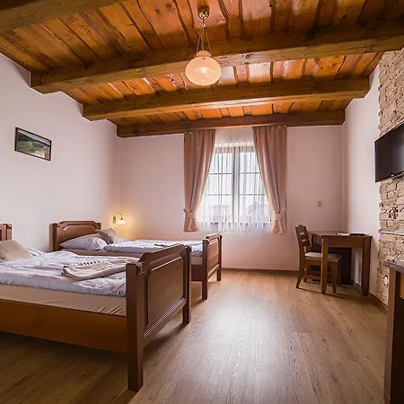 Hotel Tri Vezicky Střítež