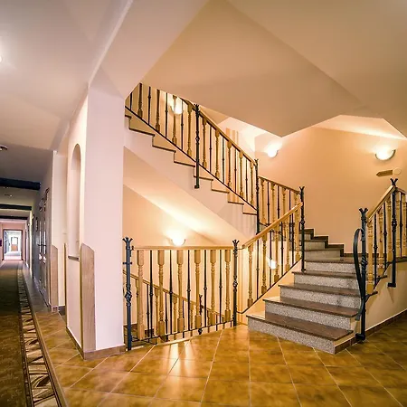Tri Vezicky Hotel 3*
