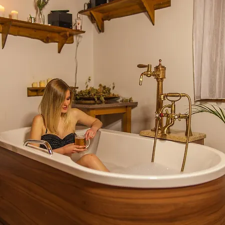 Tri Vezicky 3* Střítež