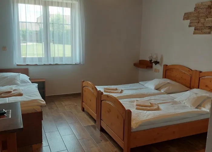 Tri Vezicky Hotel Střítež